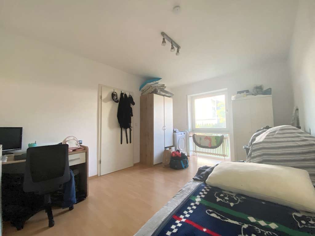 Immobilie in Isen - ATTRAKTIVE 2-ZIMMER ERDGESCHOSSWOHNUNG MIT SÜDBALKON UND EINZELGARAGE - Bild 4