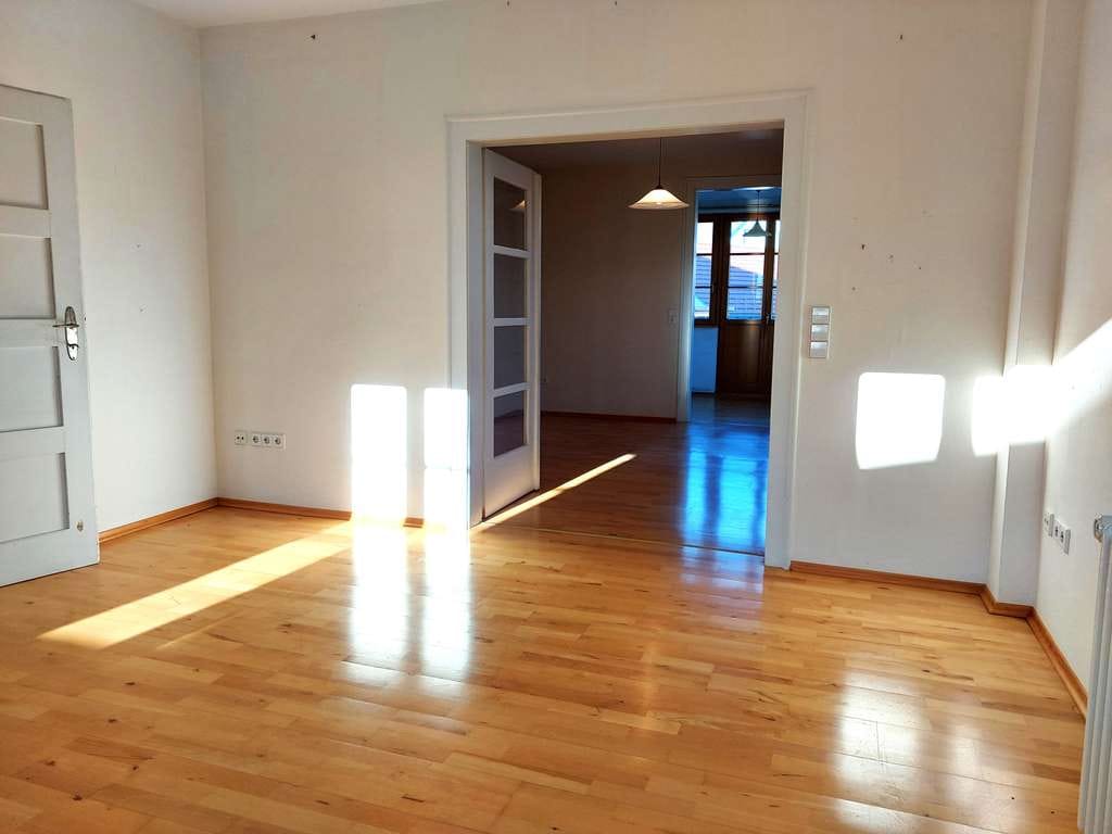 Immobilie in Altshausen - Freistehendes, grosses Einfamilienhaus, Ausbaufähig, Grundstück in zentraler Lage. - Bild 3