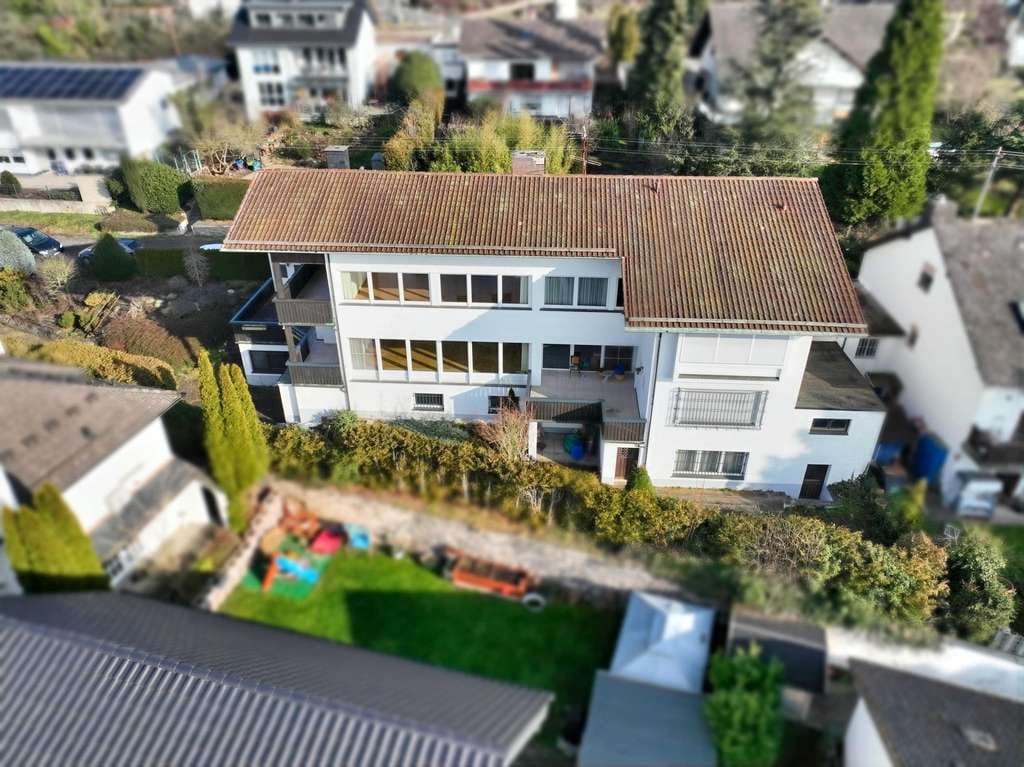 Immobilie in Mayen - Weitblick-Raum-Möglichkeiten – Großzügiges 2-Fam.Haus in begehrter Wohnlage - Bild 1