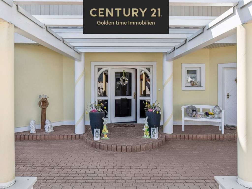 Immobilie in Engelsberg - Exklusives Landhausanwesen mit Galerie, Pool, Wellness und Weinkeller auf großem Grundstück - Bild 0