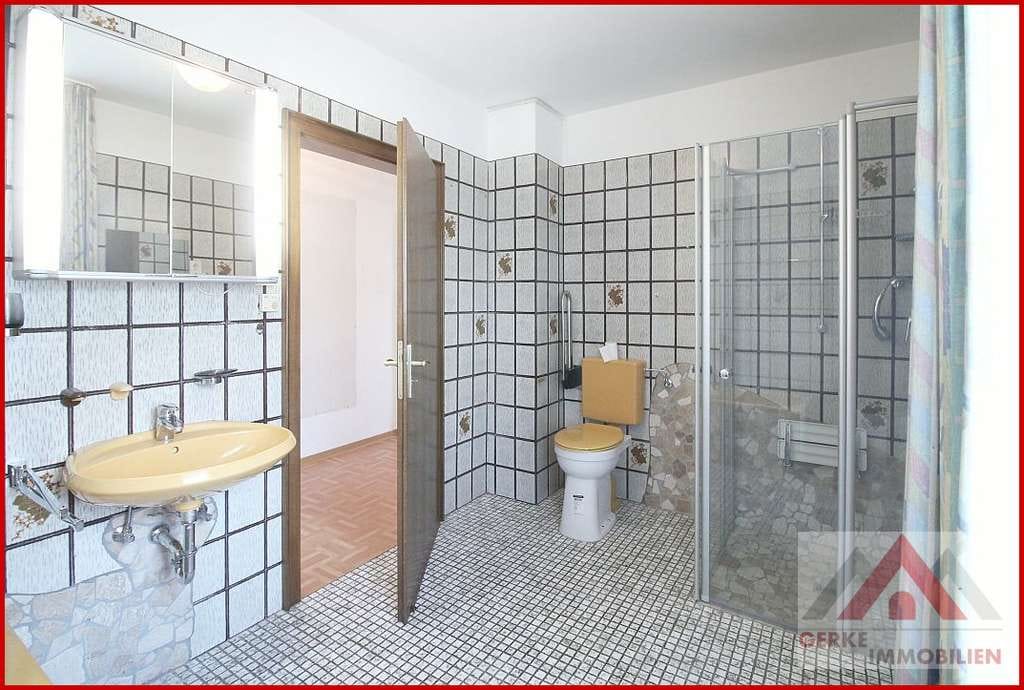 Immobilie in Bestwig - Zweifamilienhaus  auf großem Grundstück - Bild 3