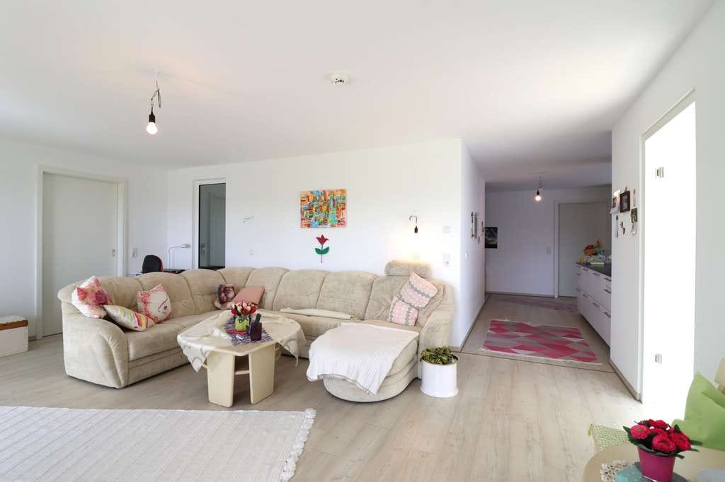 Immobilie in Aurach - Moderne 4-Zimmer-Wohnung mit Wintergarten und Blick ins Grüne - Bild 3