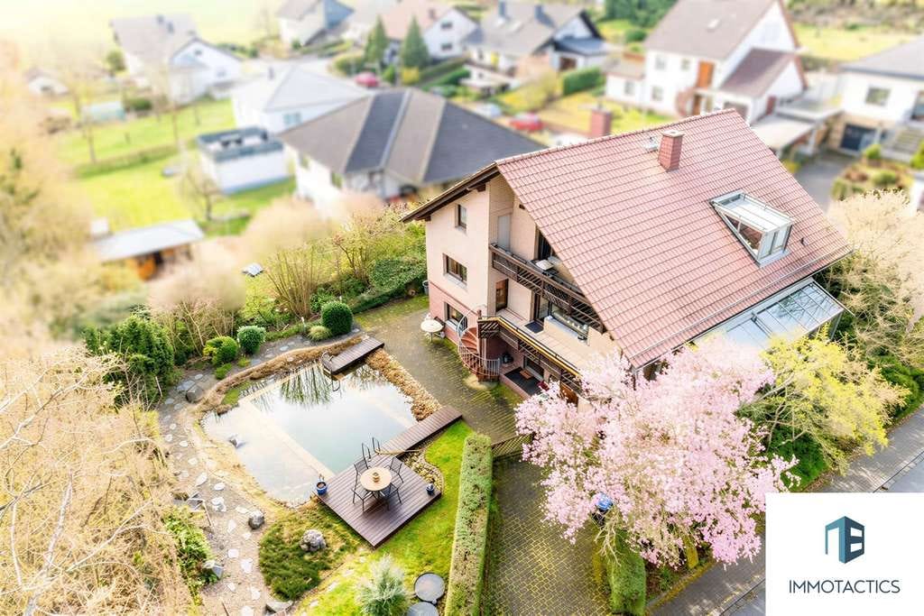Immobilie in Kirschroth - Großzügiges Wohnhaus mit Garten, Schwimmteich & Sauna - Viel Platz auf separaten Ebenen - Bild 0
