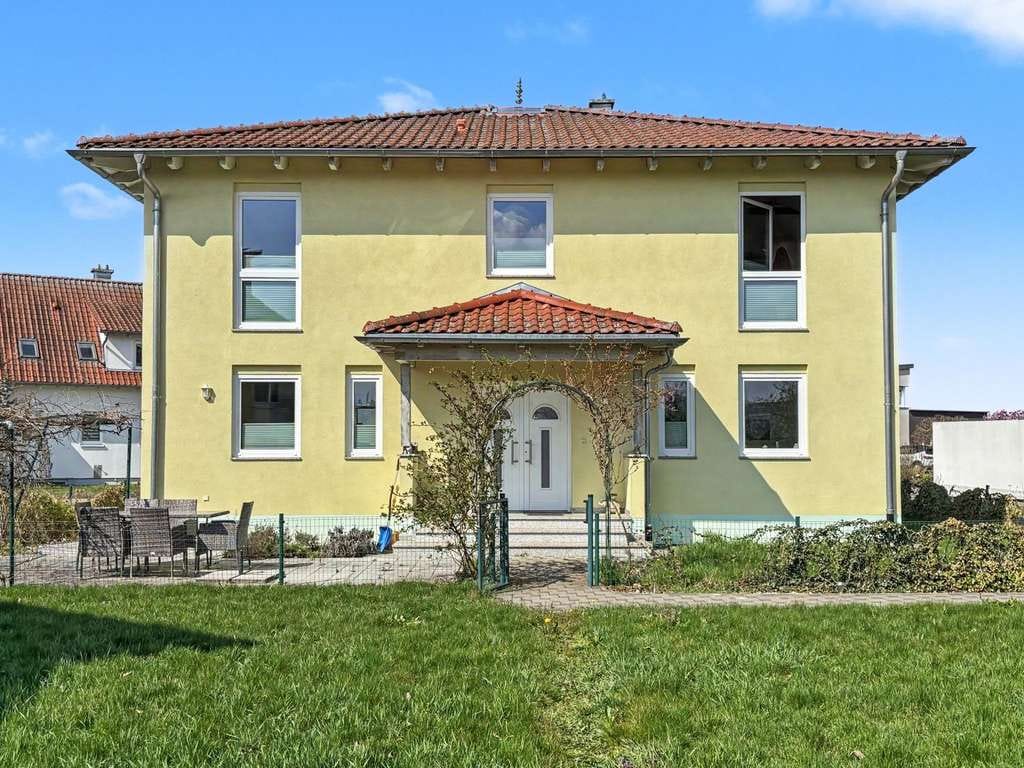 Immobilie in Berngau - Wohnen &amp; Arbeiten – Modernes Einfamilienhaus mit großem Grundstück im Mischgebiet in Berngau - Bild 0