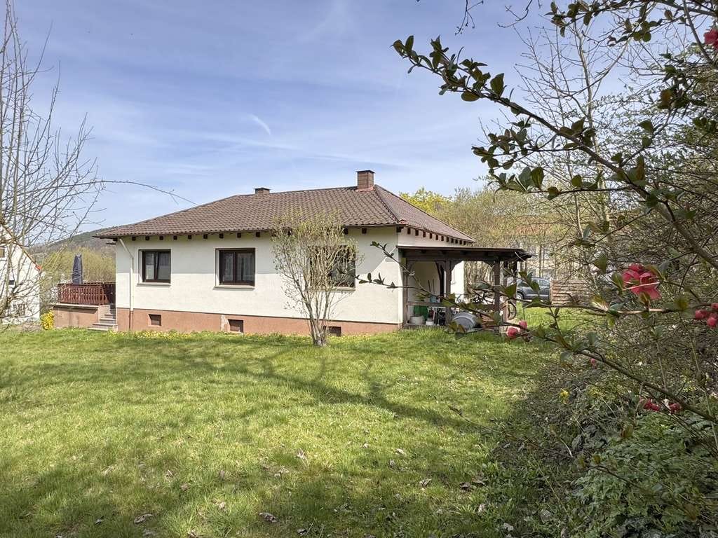 Immobilie in Rotenburg an der Fulda - Bungalow mit viel Platz - 5,5 Zimmer - und schönem Garten in guter, stadtnaher Wohnlage in Rotenburg - Bild 3
