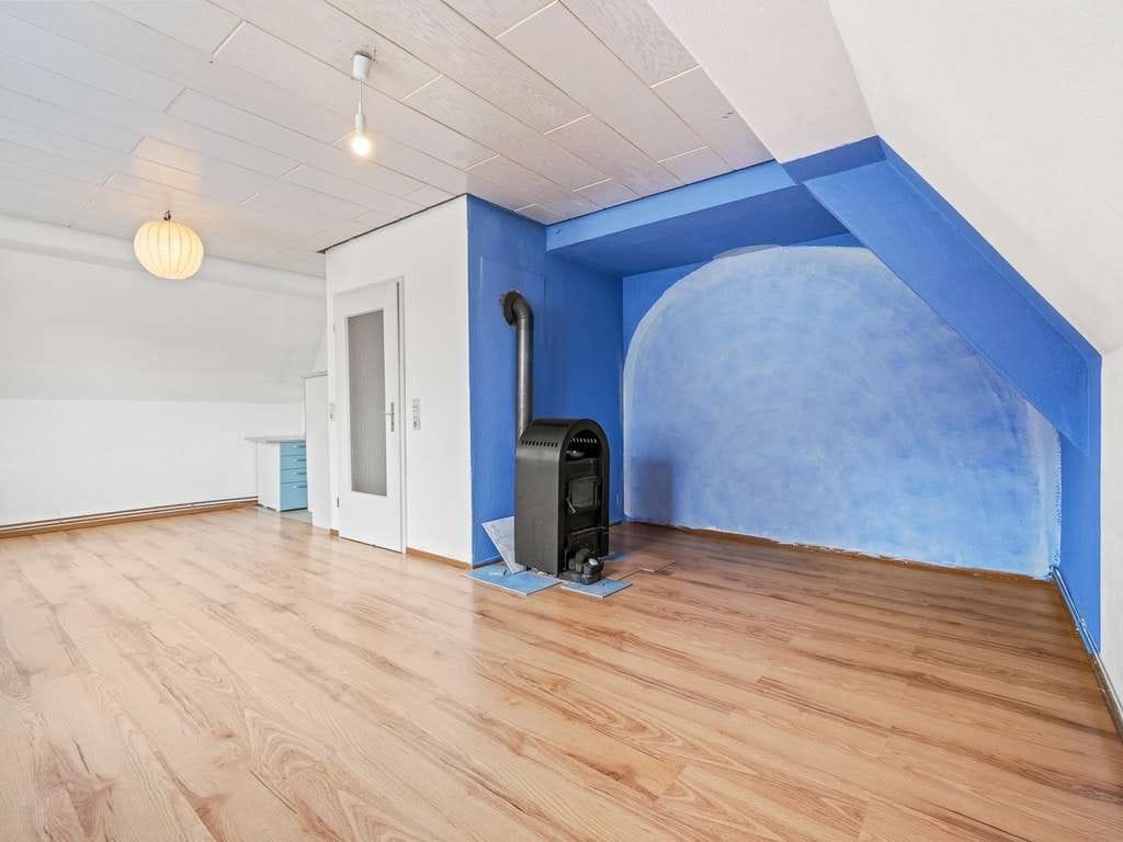 Immobilie in Pfullendorf - Haus mit Potential - drei Wohneinheiten, Doppelgarage und Garten - Bild 4