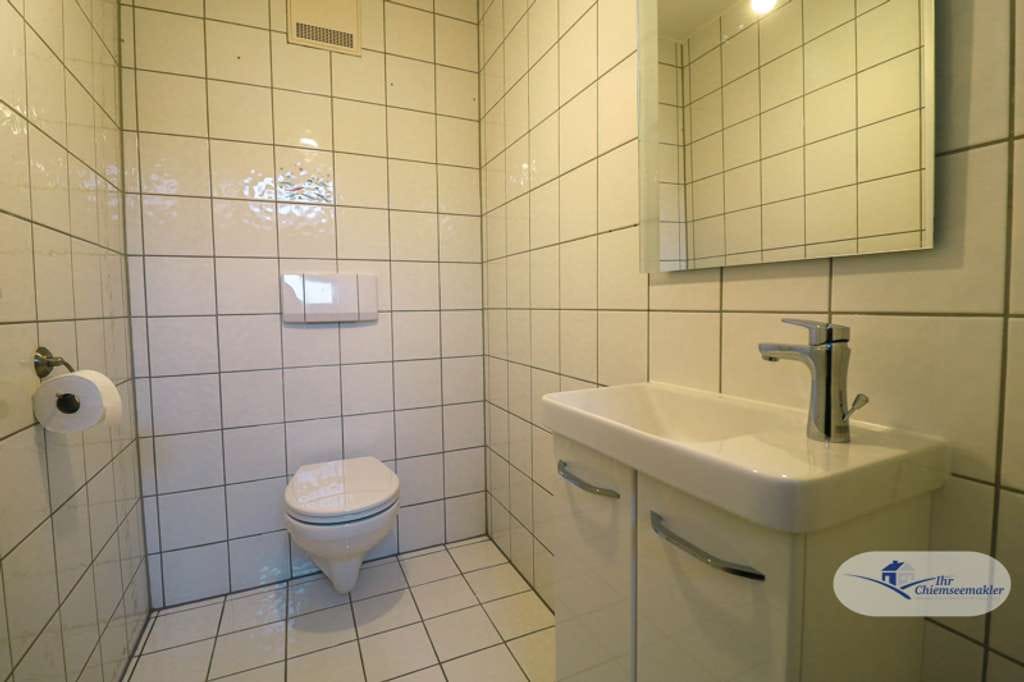 Immobilie in Bernau am Chiemsee - Renovierte Maisonettewohnung mit lichtdurchflutetem Wohnbereich und Balkon - Bild 3