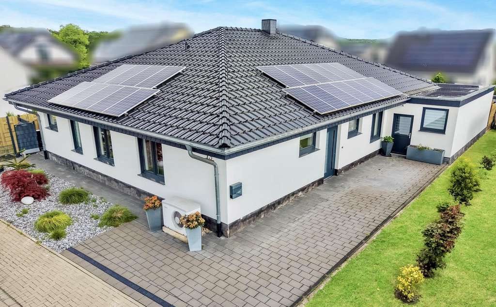 Immobilie in Wadersloh - Moderner Bungalow mit energieeffizienter Wärmepumpe in ruhiger Lage von Wadersloh - Bild 0