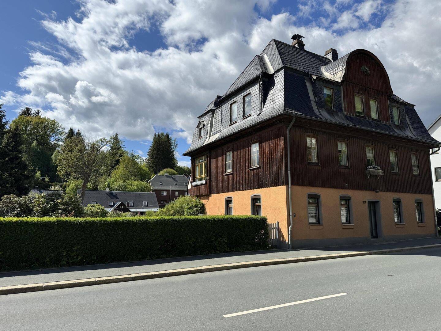 Immobilie in Klingenthal - Attraktives Zweifamilienhaus mit vielseitigem Nutzungspotential - Bild 2
