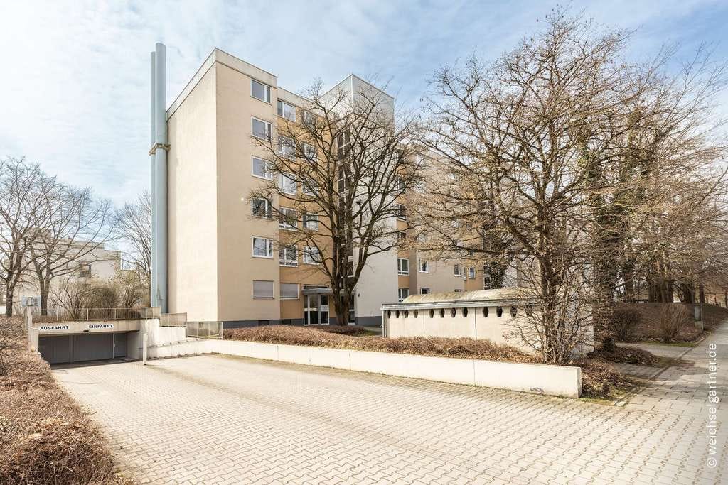 Immobilie in Haar - Direkt am Truderinger Wald: Sanierungsbedürftige Eigentumswohnung mit Süd-Loggia und TG-Stellplatz - Bild 2
