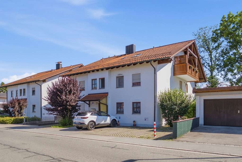 Immobilie in Bruckmühl - Sehr gut ausgestattete 2-Zi-Whg. mit SW-Balkon und Blick ins Grüne - Bild 1
