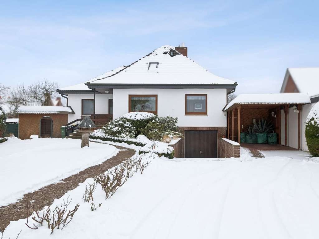 Immobilie in Nordstemmen - Großzügiger Bungalow als Mehrgenerationshaus mit Einliegerwohnung, Garage und Carport in Nordstemmen - Bild 0