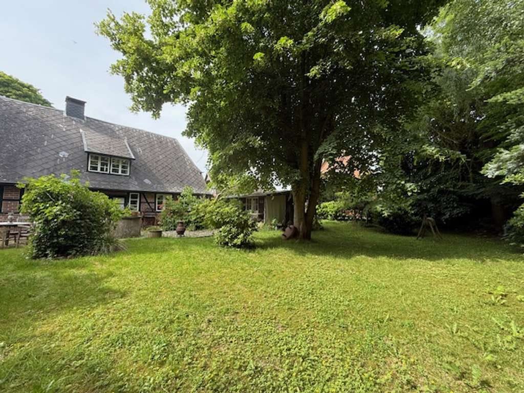 Immobilie in Elmenhorst - 1.232 m² Grdstck. * liebevoll restaur. Fachwerkhaus * zentral u. dennoch idyllischer Garten* Carport - Bild 2