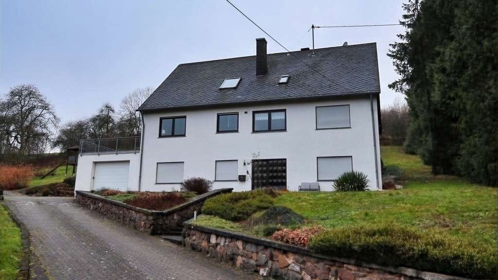 Immobilie in Zemmer - Großzügiges Ein-/Zweifamilienhaus mit Weitblick und schönem Grundstück in Ortsrandlage - Bild 0