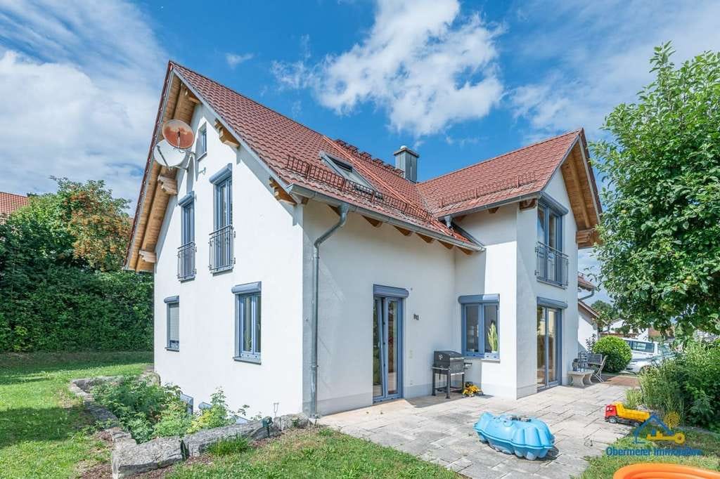Immobilie in Schierling - Gehobenes Einfamilienhaus mit Doppelgarage: Vielseitige Nutzung in ruhiger Lage VB! - Bild 1