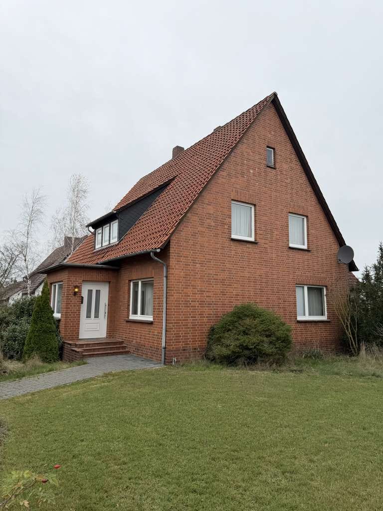 Immobilie in Leiferde - Teilvermietetes Zweifamilienhaus mit riesigem Grundstück - Bebauung möglich! - Bild 0
