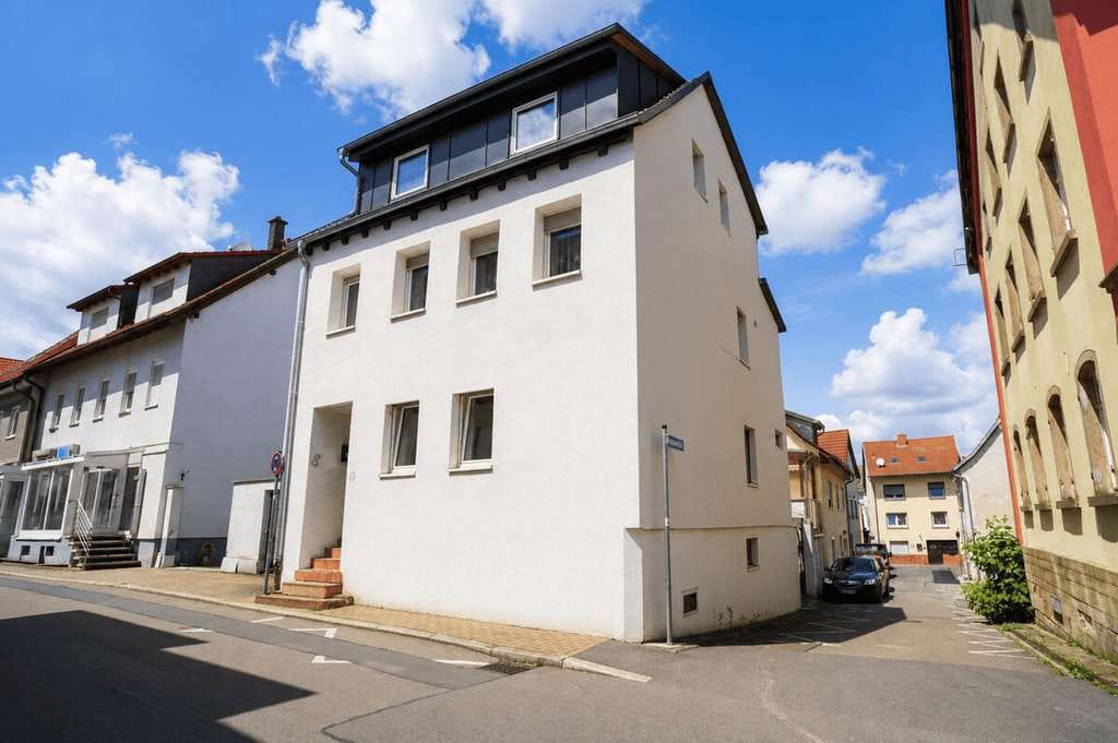 Immobilie in Waibstadt - Saniertes Zweifamilienhaus als Kapitalanlage mit attraktiver Bruttorendite von 6,64 % - Bild 0