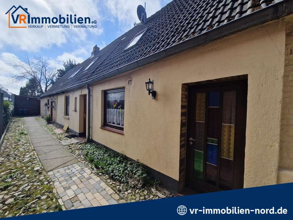 Immobilie in Husum - Aus Alt mach Neu - Reihenhaus mit 3 Wohneinheiten sucht neue Eigentümer - Bild 0