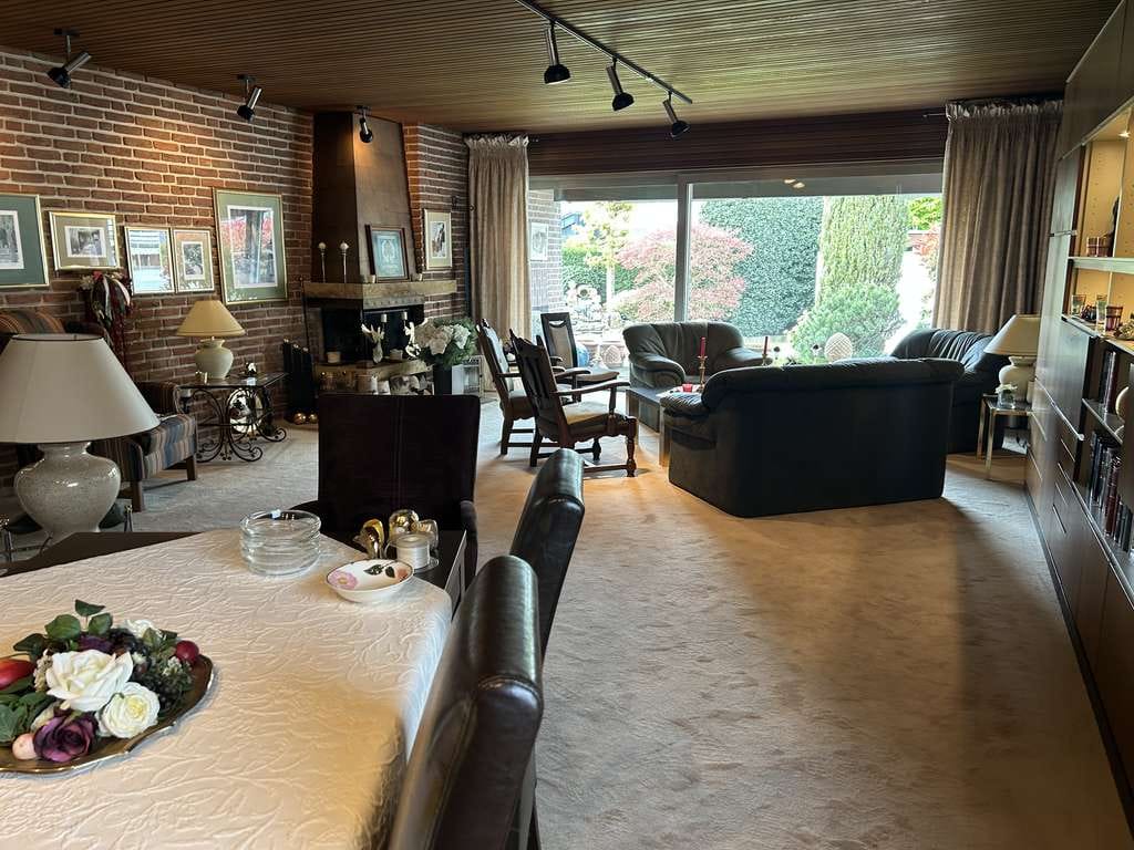 Immobilie in Warendorf - Großzügiger, modern geschnittener Eckbungalow mit Kamin, gepflegtem Garten & Garagen, beste Wohnlage - Bild 2