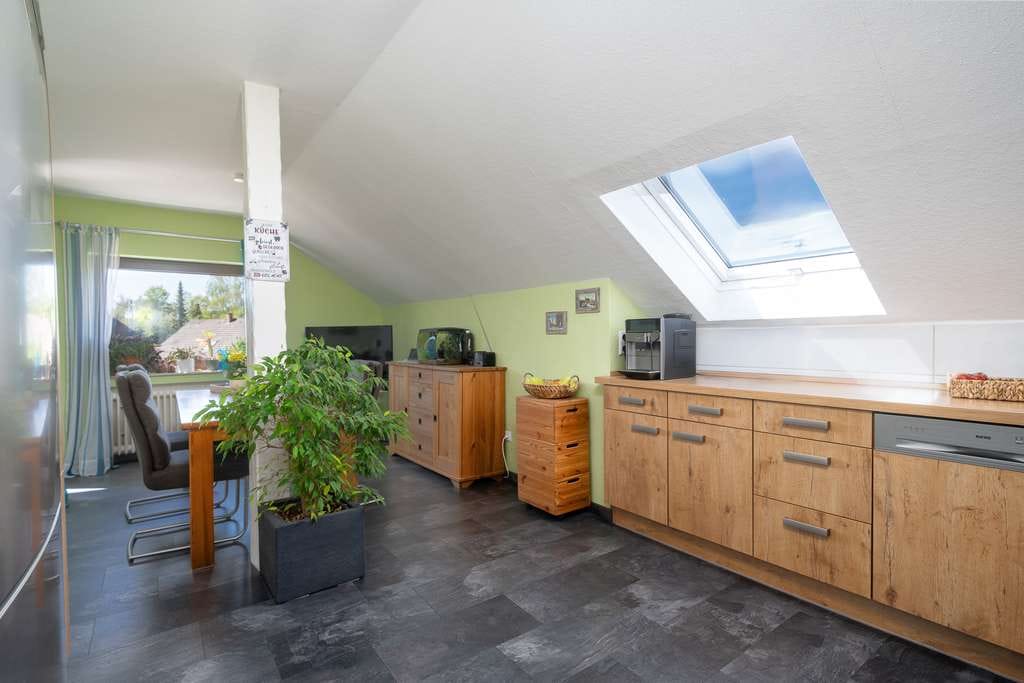 Immobilie in Zimmern ob Rottweil - Dachgeschosswohnung mit Loggia und Garage in Zimmern ob Rottweil - Bild 1