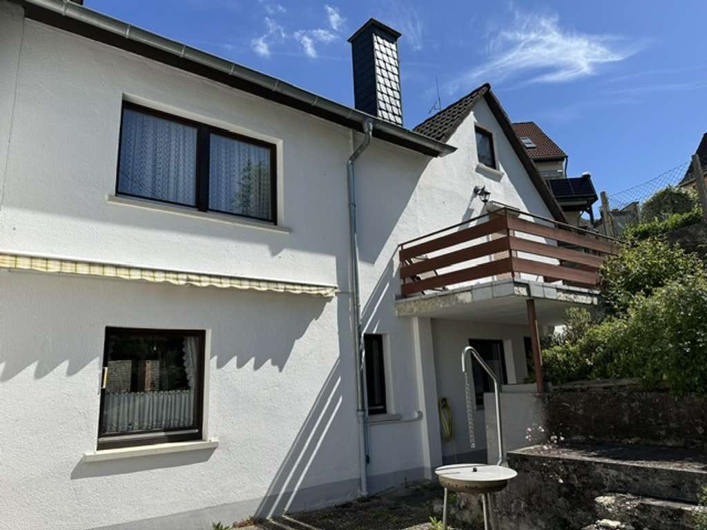 Immobilie in Wehrheim - Zwei Häuser mit vielseitigen Nutzungsmöglichkeiten im alten Ortskern von Pfaffenwiesbach - Bild 1