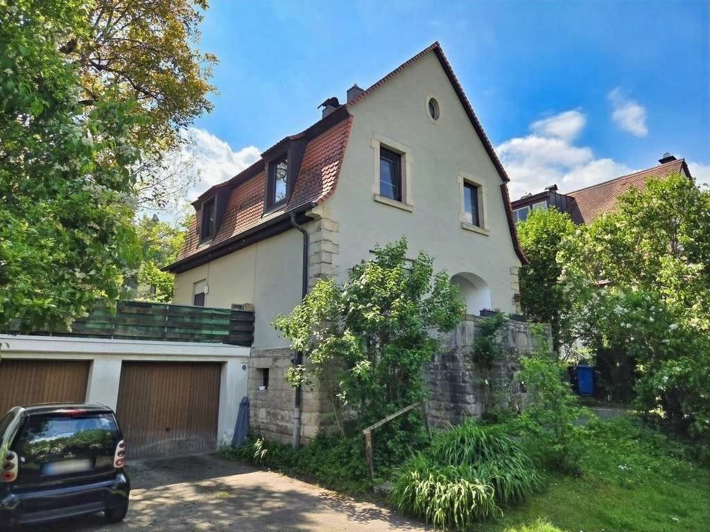 Immobilie in Eltmann - Charmantes Einfamilenhaus (ca. 120 m² Wfl.) mit schönem Garten in ruhiger Lage von Eltmann - Bild 0