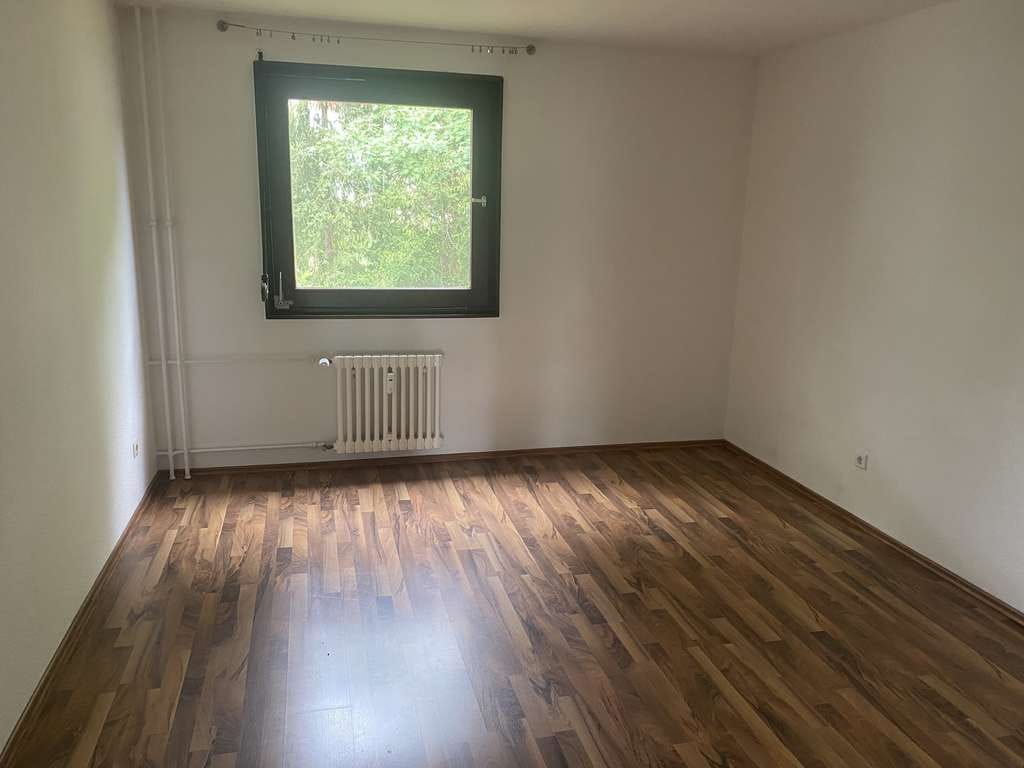 Immobilie in Schwalbach - 3-Zimmer-Wohnung mit Balkon, Aufzug und Tiefgarage in ruhiger Wohnlage von Schwalbach am Taunus“ - Bild 4