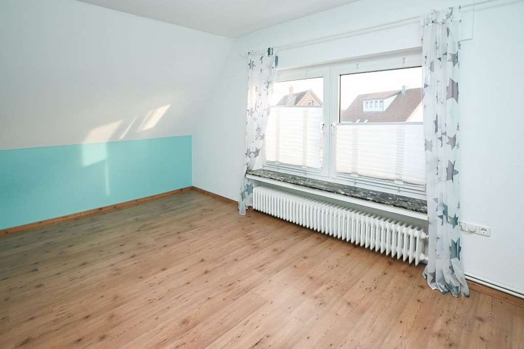 Immobilie in Melle - Attraktives Ein- bis Zweifamilienhaus auf schönem und erweiterbarem Grundstück in Melle! - Bild 3