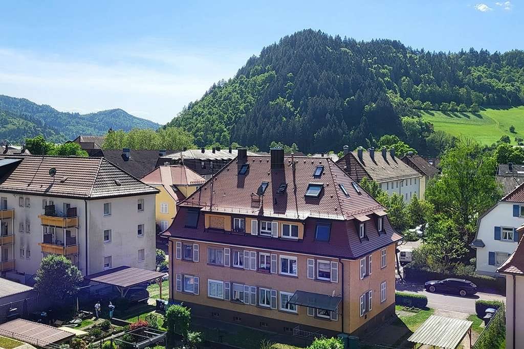 Immobilie in Waldkirch - Vermietete 3-Zimmer-Eigentumswohnung in Top-Lage mit herrlichem Ausblick - Bild 2