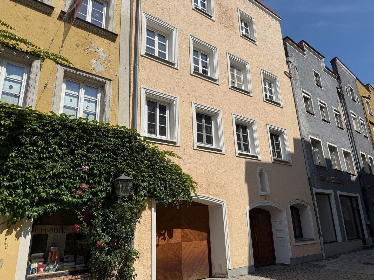 Immobilie in Burghausen - Charmantes Altstadthaus mit drei Wohnungen und einzigartigem Garten - Bild 0