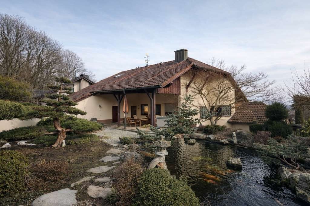 Immobilie in Blankenbach - Exklusive Villa in ruhiger Hanglage mit Indoor Pool, Sauna und großem Grundstück - Bild 0