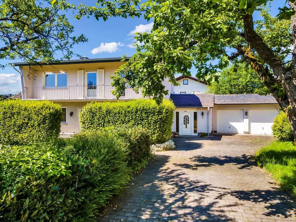 Immobilie in Rabenau - Großzügiges Zuhause für Familien mit Garten, Anbau und Doppelgarage - Bild 0