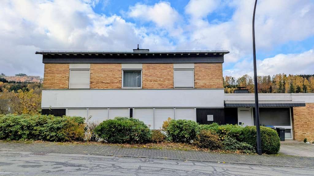 Immobilie in Winterberg - Großzügiges Einfamilienhaus mit tollem Weitblick - Bild 1