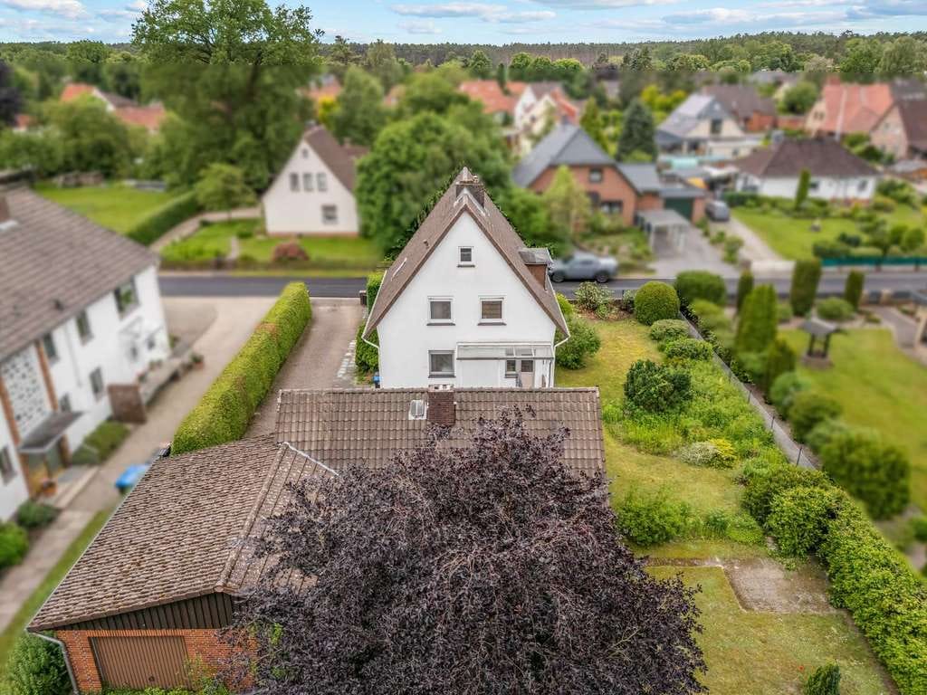Immobilie in Winsen (Aller) - Solides Zuhause mit großem Grundstück und Entwicklungspotenzial - Bild 2