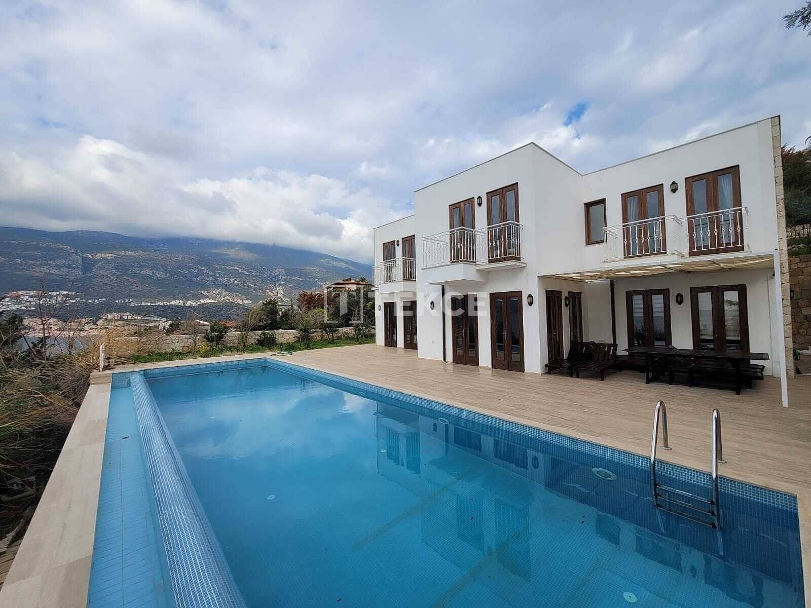 Immobilie in Paitzdorf - Villa mit 4 Schlafzimmern und Meerblick auf der Halbinsel Kas Çukurbag - Bild 0
