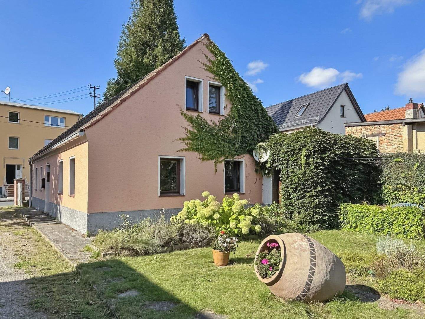 Immobilie in Großenhain - Wünschen Sie sich ein übersichtliches Haus mit einem kleinen Garten? - Dann kommen Sie gern näher .. - Bild 0
