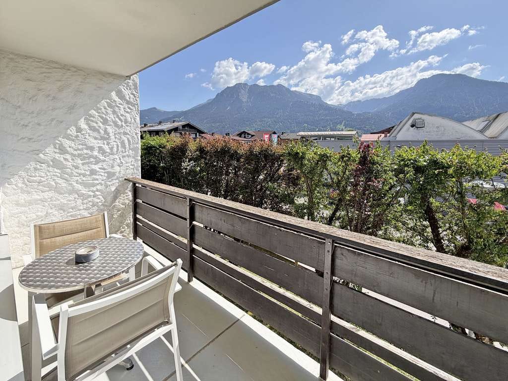 Immobilie in Oberstdorf - Bergblick, Balkon & Tiefgarage – Charmantes Apartment in Oberstdorf - Bild 1