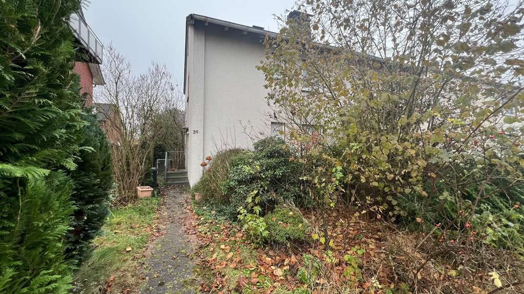 Immobilie in Rietberg - Erbbaurecht: Großzügiges Ein-/Zweifamilienhaus mit Südgarten und separater Einzelgarage - Bild 1