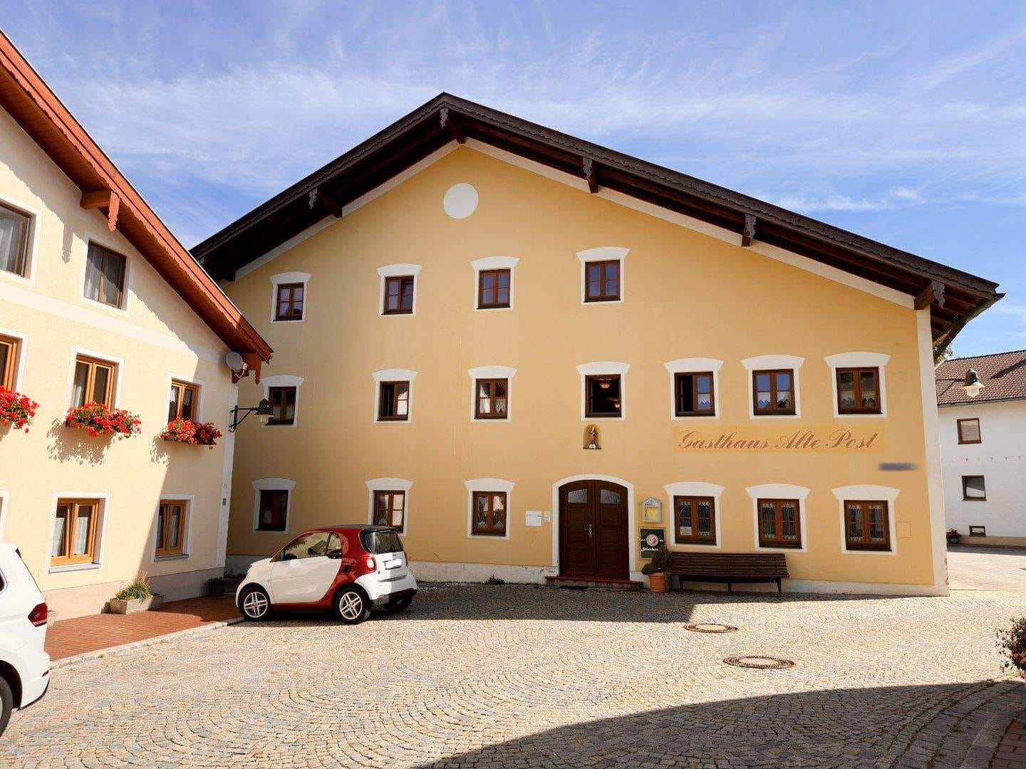 Immobilie in Gars am Inn - Kernsaniertes Altstadthaus - Wohnen und Arbeiten, sowie Gastronomie - Bild 0