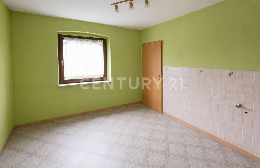 Immobilie in Berga/Elster - Freistehendes Einfamilienhaus mit traumhaftem Grundstück und weitem Blick ins Grüne - Bild 2