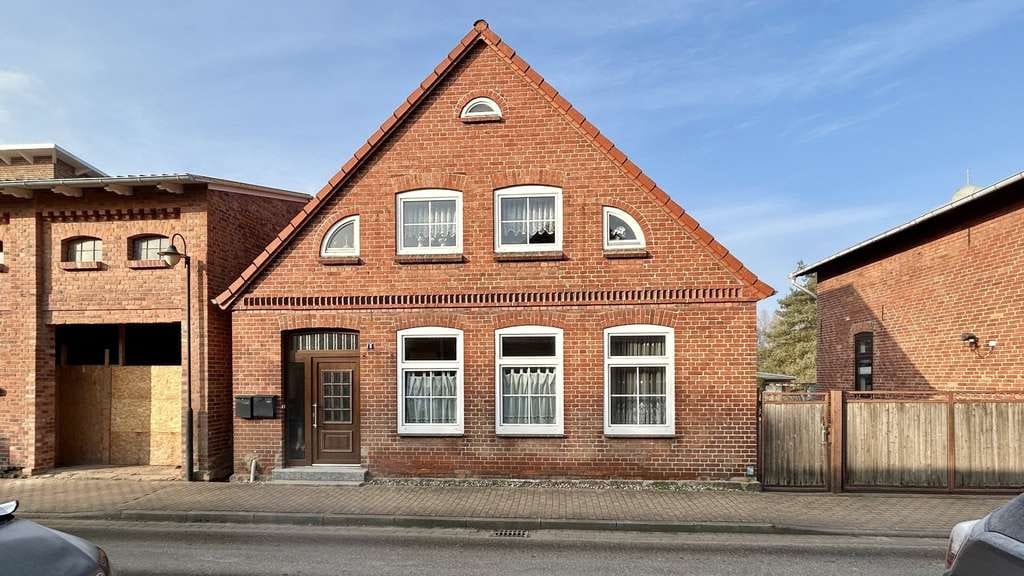 Immobilie in Schönberg - Ein Haus im Herzen der Stadt  - Bild 1