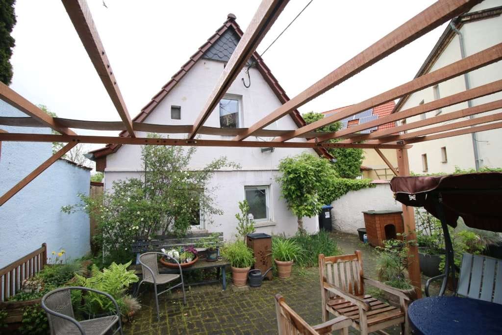 Immobilie in Landsberg - Saniertes Einfamilienhaus für Paare und kleine Familien mit Gartenparadies in Lohnsdorf! - Bild 2