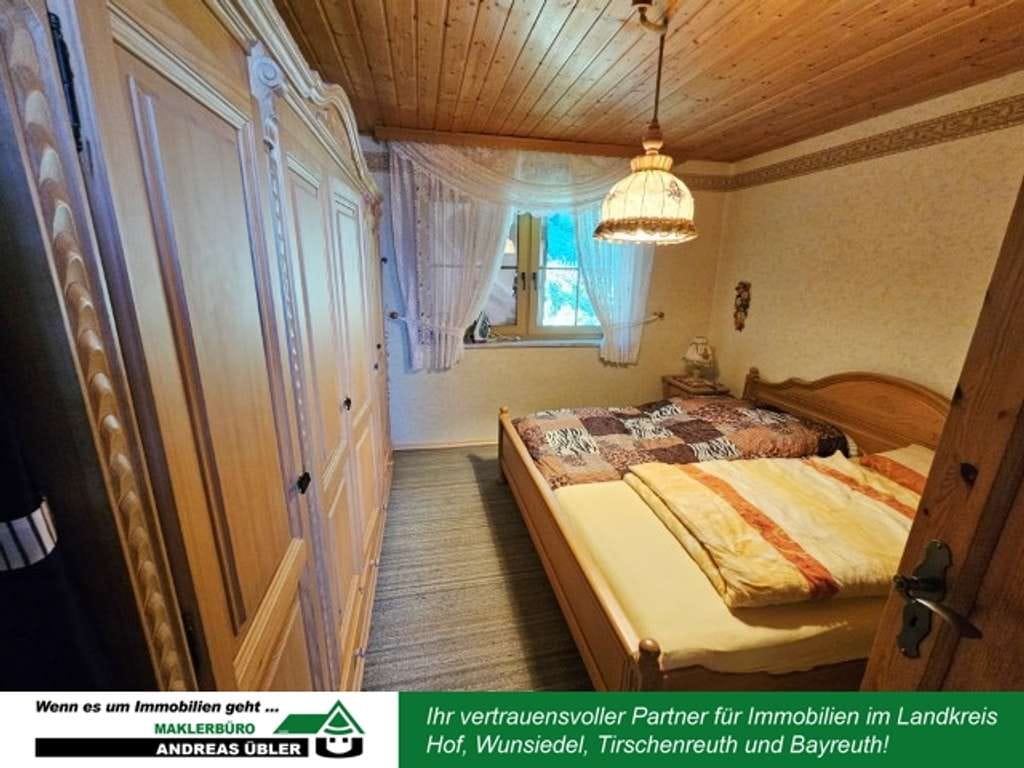 Immobilie in Thierstein - Solides Einfamilienhaus mit Balkon & Loggia - Bild 2