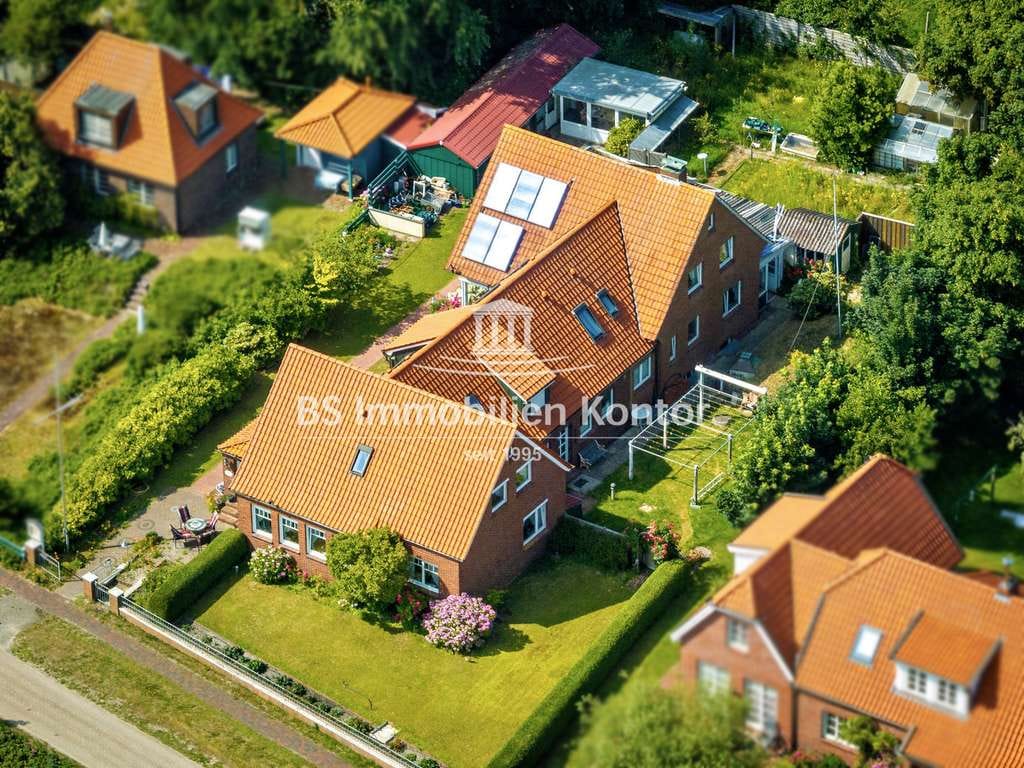 Immobilie in Spiekeroog - Spiekeroog! Mehrfamilienhaus mit vier Ferienwohnungen und drei Dauerwohnungen in idyllischer Lage! - Bild 1