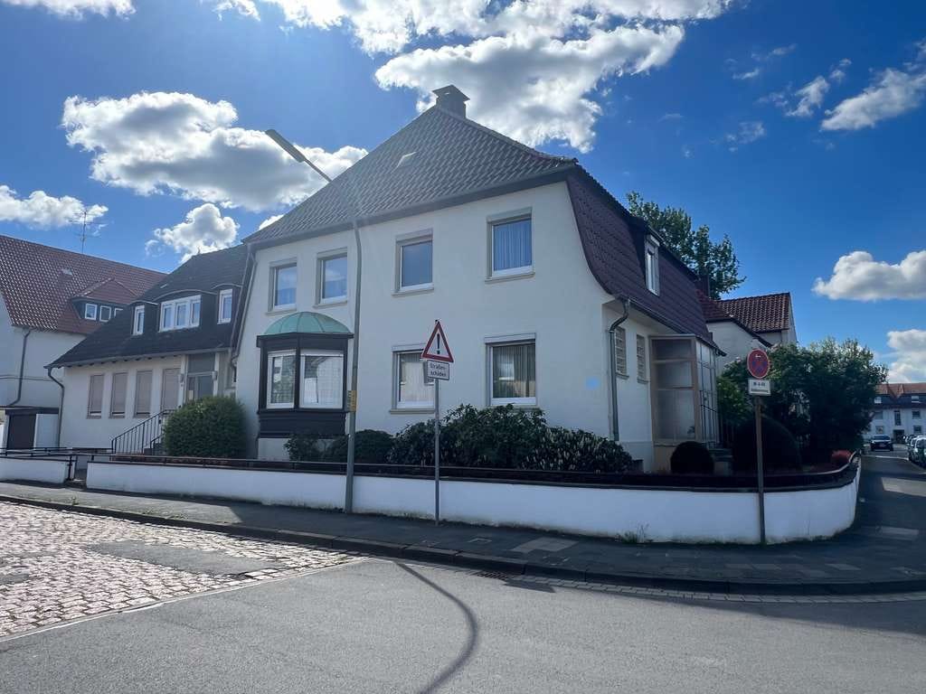 Immobilie in Helmstedt - Charmante Villa mit Einliegerwohnung und Gewerbeeinheit in beliebter Wohnlage von Helmstedt - Bild 0