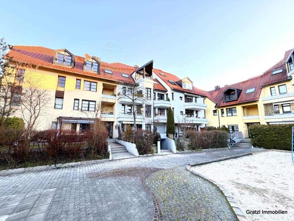 Immobilie in Kirchheim bei München - Gepflegte und großzügige 4-Zimmer-Maisonette-Wohnung mit 2 Balkonen, TG in ruhiger Lage - Bild 0