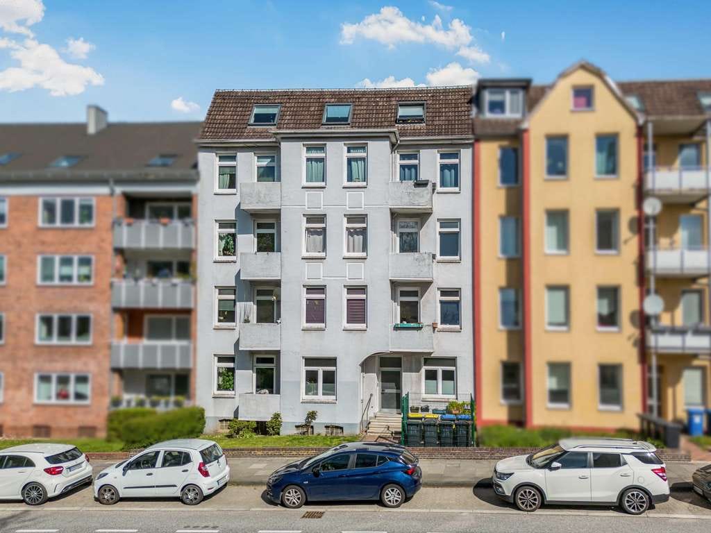 Immobilie in Molfsee - Solides Mehrfamilienhaus mit 9 Wohneinheiten in Kiel-Hassee! - Bild 0