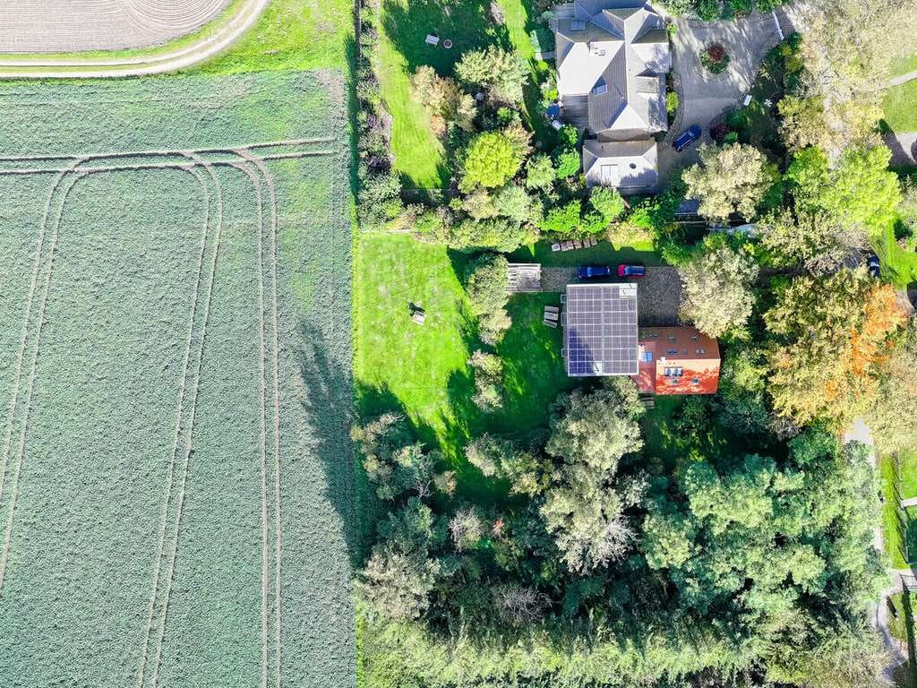Immobilie in Groß Mohrdorf - Stilvoll & hochwertig saniertes Landhaus mit Wasserblick nähe Stralsund // 2WE // 317m² // PV-Anlage - Bild 2