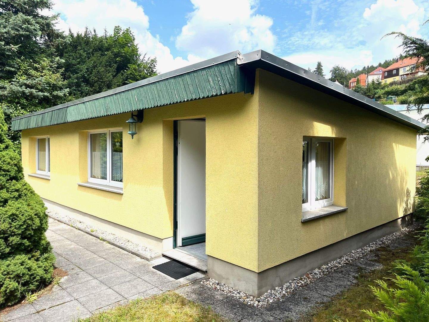 Immobilie in Dippoldiswalde - bezugsfertiger Bungalow auf Eigentumsland zentral in DW-Schmiedeberg - Bild 1