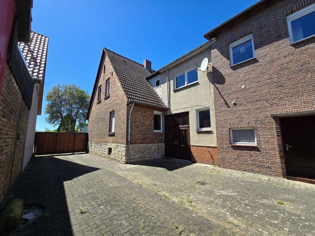 Immobilie in Frellstedt - Raumwunder mit Einliegerwohnung, Gästezimmer, Garage und Ackerland zum Verpachten - Bild 1